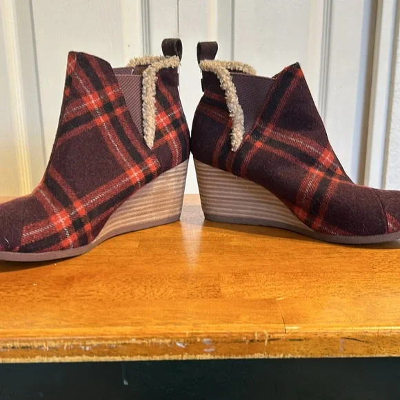 TOMS Plaid Flannel Wedge Heels - Picture 4 of 6